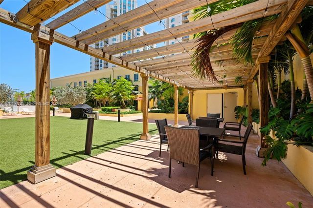 7350 SW 89th St 314S, Miami, FL 33156