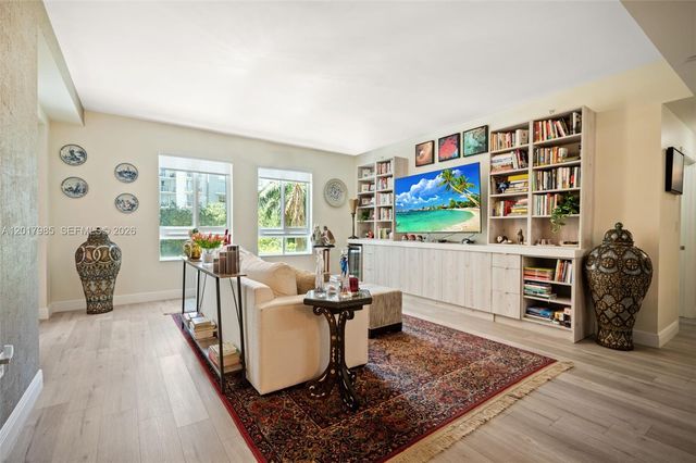 7350 SW 89th St 314S, Miami, FL 33156