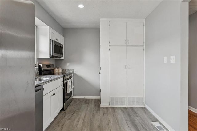 43 Ferguson LN, Newport News, VA 23601