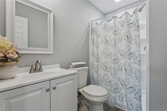 43 Ferguson LN, Newport News, VA 23601