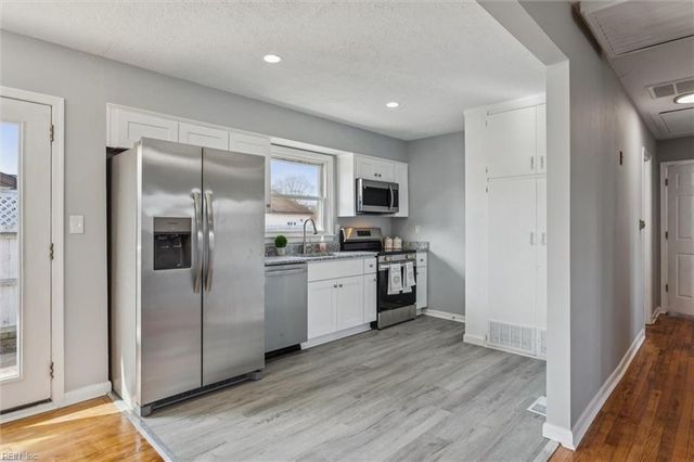 43 Ferguson LN, Newport News, VA 23601