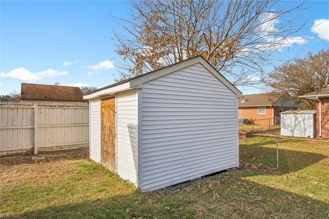 43 Ferguson LN, Newport News, VA 23601