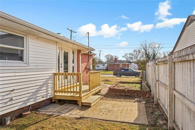 43 Ferguson LN, Newport News, VA 23601