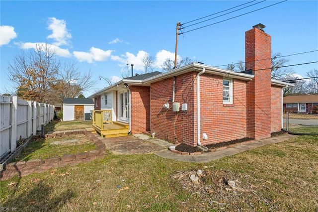 43 Ferguson LN, Newport News, VA 23601