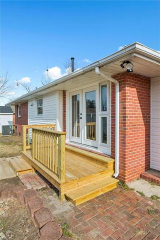 43 Ferguson LN, Newport News, VA 23601