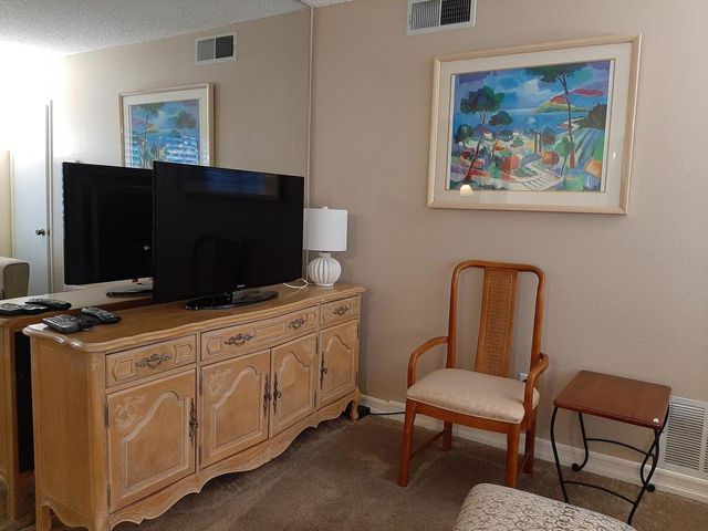 1100 E Amado Road 14d1, Palm Springs, CA 92262