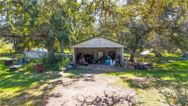 979 N FM 647 Road, Louise, TX 77455