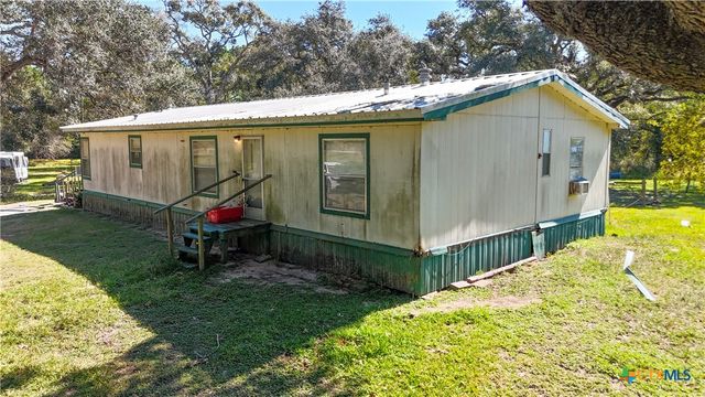 979 N FM 647 Road, Louise, TX 77455