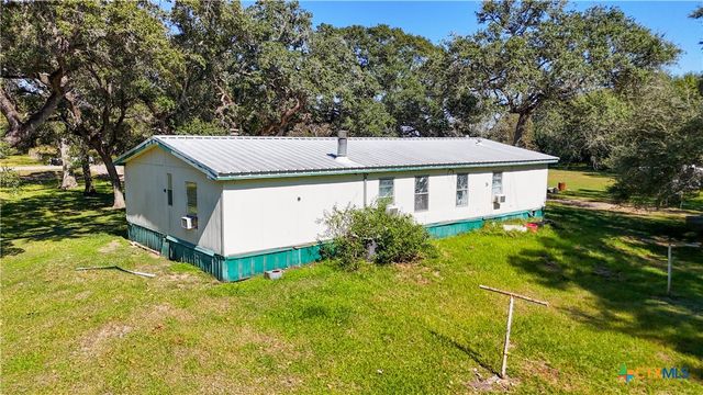 979 N FM 647 Road, Louise, TX 77455