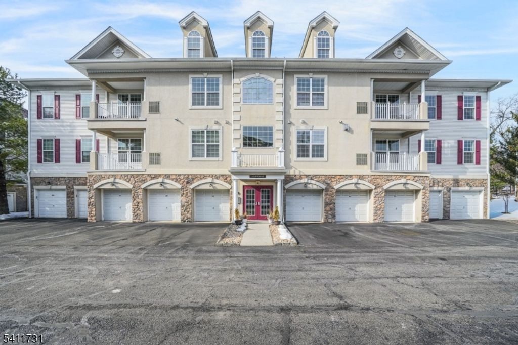 4 Cliff Rd, Unit B2, Woodland Park, NJ 07424
