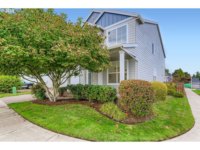 2152 N LAURELWOOD St, Canby, OR 97013