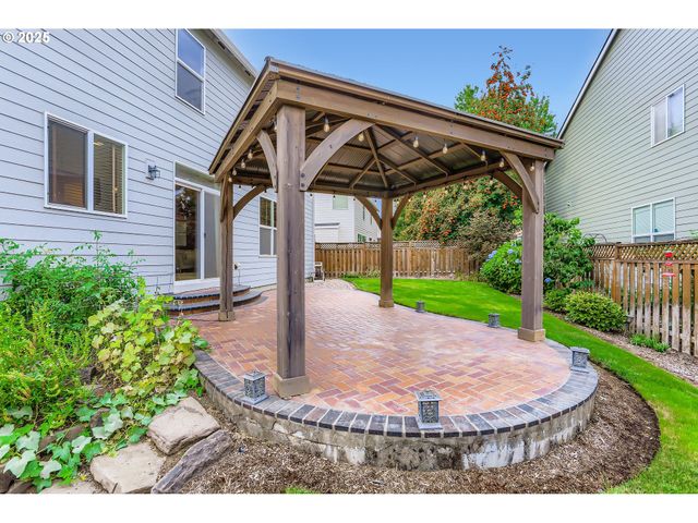 2152 N LAURELWOOD St, Canby, OR 97013