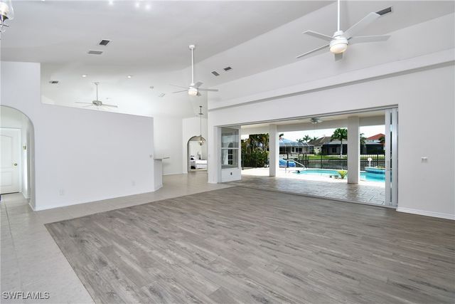 2000 SW 44th TER, Cape Coral, FL 33914