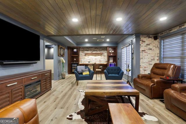 16885 Quayside Drive, Milton, GA 30004