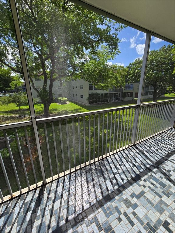 13500 SW 1st St 204U, Pembroke Pines, FL 33027