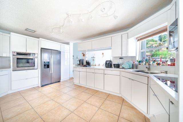 18438 NW 11th Street, Pembroke Pines, FL 33029