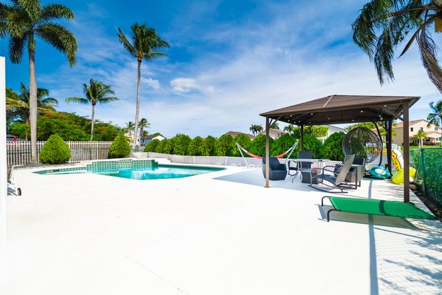 18438 NW 11th Street, Pembroke Pines, FL 33029