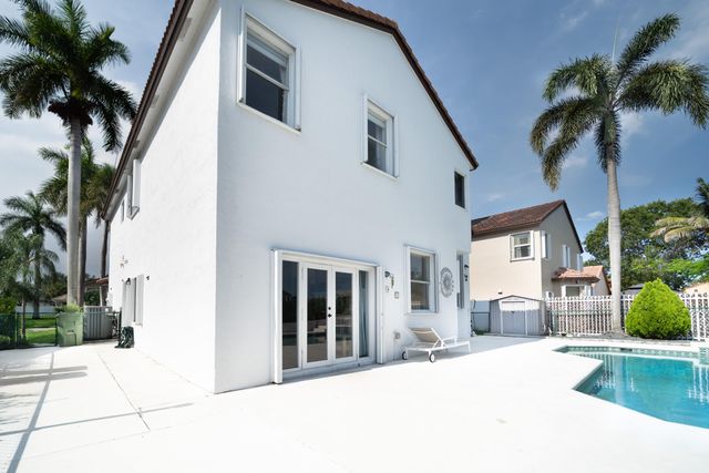 18438 NW 11th Street, Pembroke Pines, FL 33029