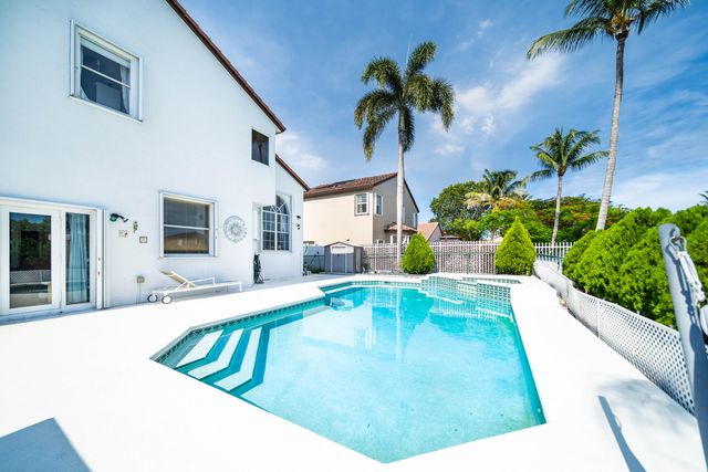 18438 NW 11th Street, Pembroke Pines, FL 33029