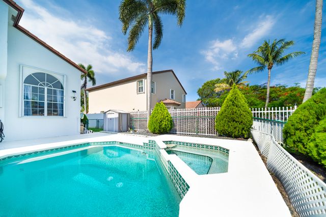 18438 NW 11th Street, Pembroke Pines, FL 33029
