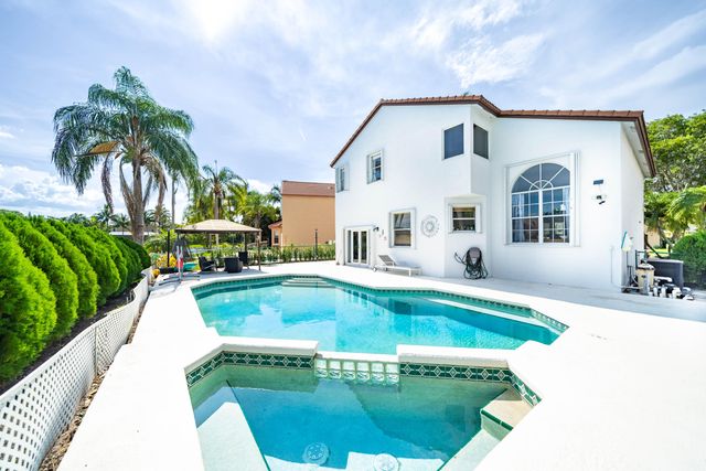 18438 NW 11th Street, Pembroke Pines, FL 33029