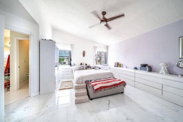 18438 NW 11th Street, Pembroke Pines, FL 33029