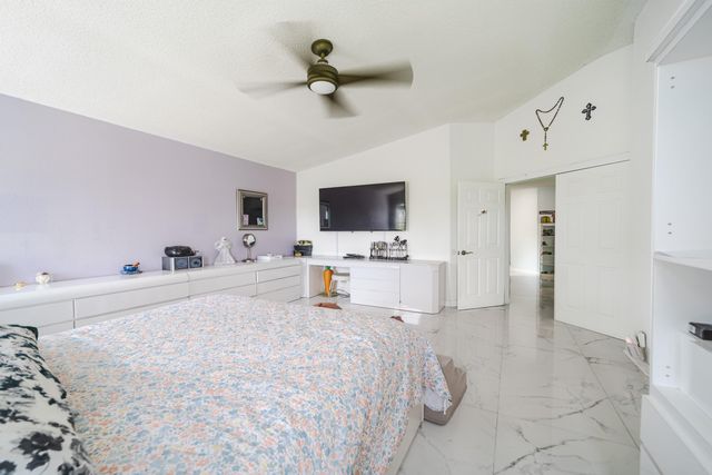18438 NW 11th Street, Pembroke Pines, FL 33029