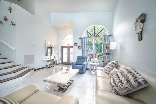 18438 NW 11th Street, Pembroke Pines, FL 33029