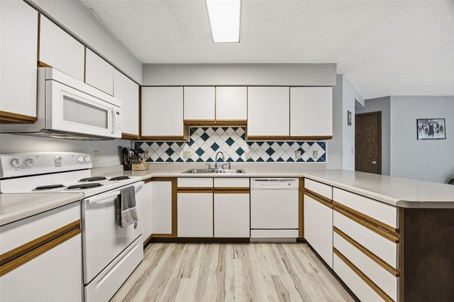 86 Westside Drive 86, Iowa City, IA 52246