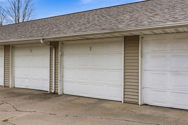 86 Westside Drive 86, Iowa City, IA 52246