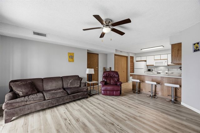 86 Westside Drive 86, Iowa City, IA 52246
