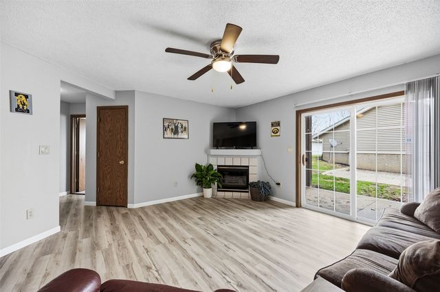 86 Westside Drive 86, Iowa City, IA 52246