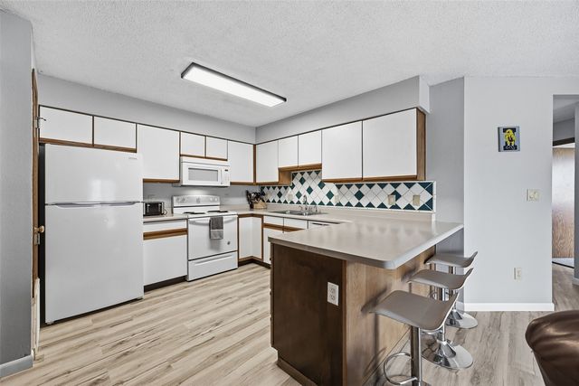 86 Westside Drive 86, Iowa City, IA 52246