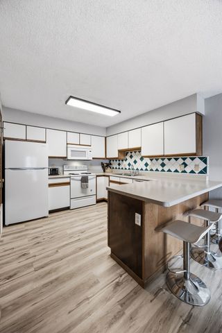 86 Westside Drive 86, Iowa City, IA 52246