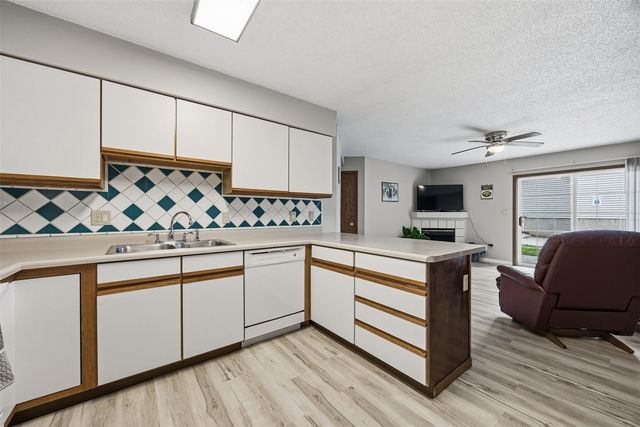 86 Westside Drive 86, Iowa City, IA 52246