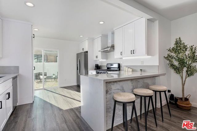 2616 W 73rd Street, Los Angeles, CA 90043