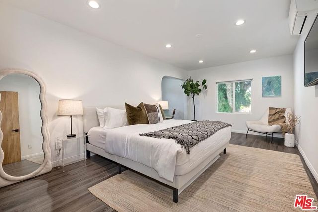 2616 W 73rd Street, Los Angeles, CA 90043