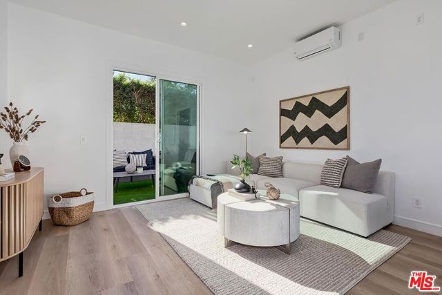 2616 W 73rd Street, Los Angeles, CA 90043