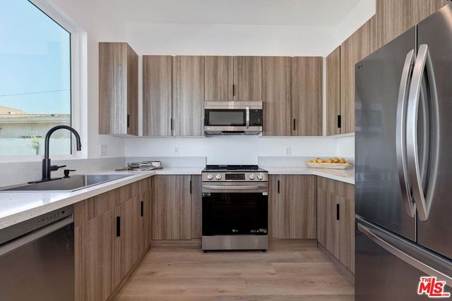 2616 W 73rd Street, Los Angeles, CA 90043