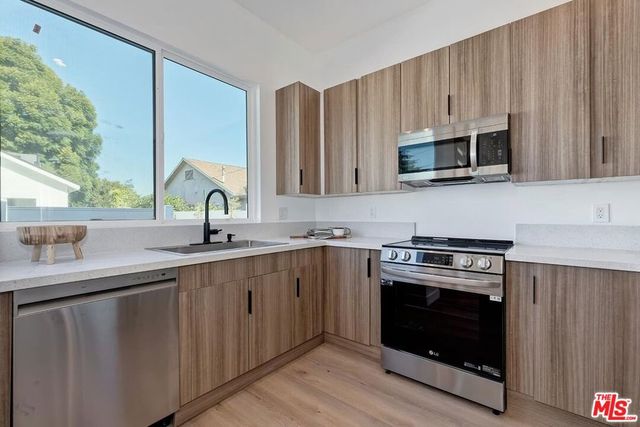 2616 W 73rd Street, Los Angeles, CA 90043