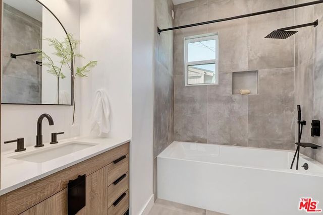 2616 W 73rd Street, Los Angeles, CA 90043