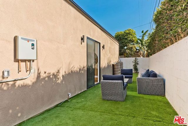 2616 W 73rd Street, Los Angeles, CA 90043