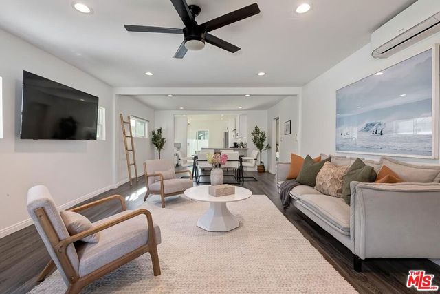 2616 W 73rd Street, Los Angeles, CA 90043