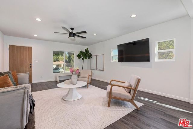 2616 W 73rd Street, Los Angeles, CA 90043