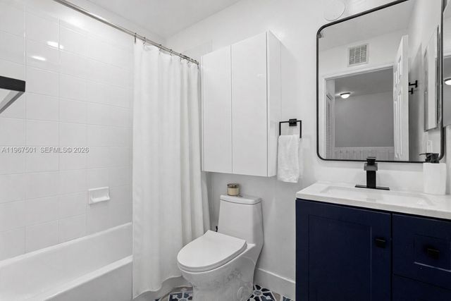 5725 NW 114th Path 114, Doral, FL 33178