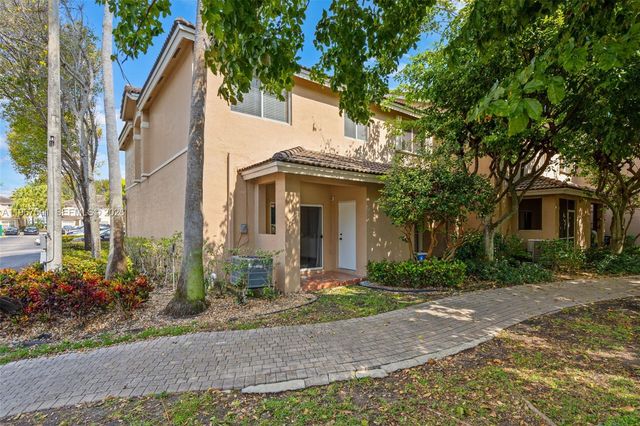 5725 NW 114th Path 114, Doral, FL 33178