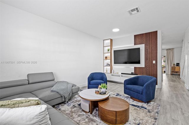 5725 NW 114th Path 114, Doral, FL 33178