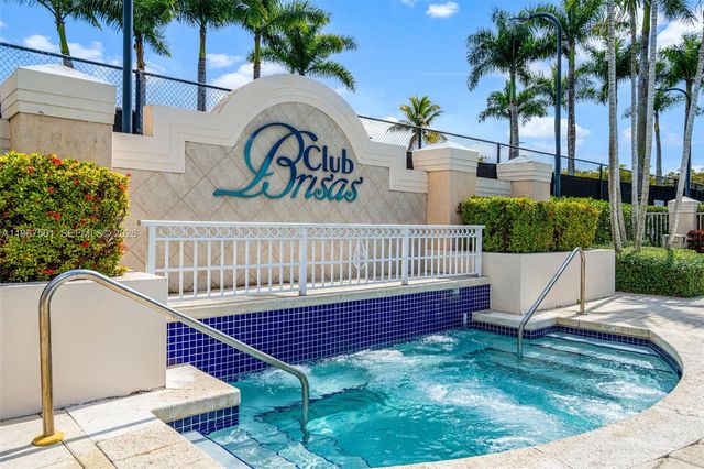 5725 NW 114th Path 114, Doral, FL 33178