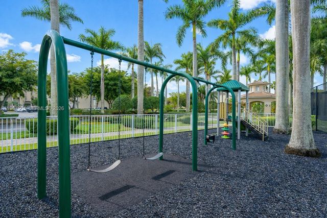 5725 NW 114th Path 114, Doral, FL 33178