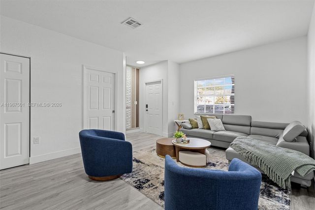 5725 NW 114th Path 114, Doral, FL 33178